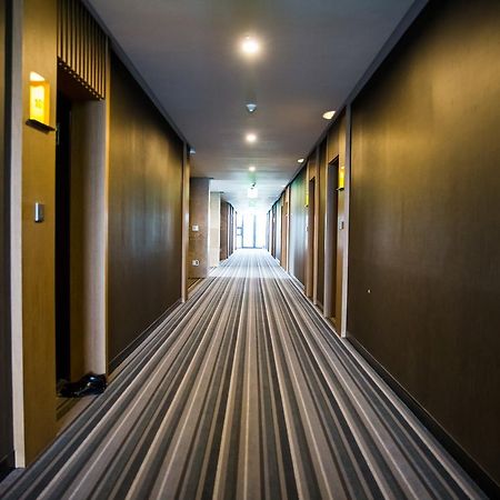 J Square Hotel And Wedding Jinju Extérieur photo