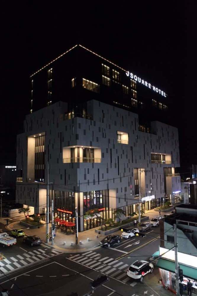 J Square Hotel And Wedding Jinju Extérieur photo