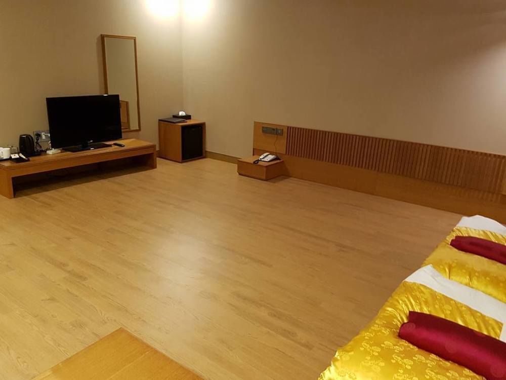 J Square Hotel And Wedding Jinju Extérieur photo