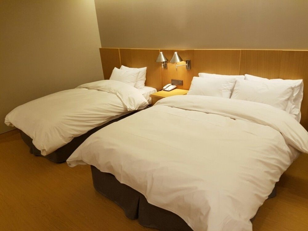 J Square Hotel And Wedding Jinju Extérieur photo
