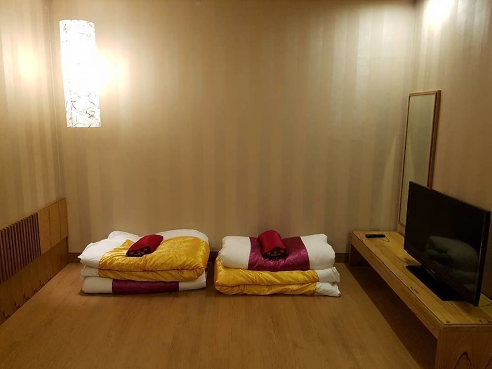 J Square Hotel And Wedding Jinju Extérieur photo