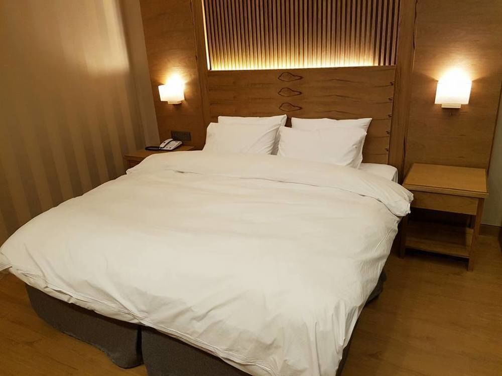 J Square Hotel And Wedding Jinju Extérieur photo