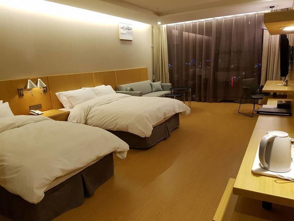 J Square Hotel And Wedding Jinju Extérieur photo