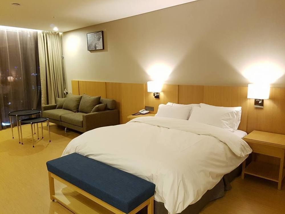 J Square Hotel And Wedding Jinju Extérieur photo
