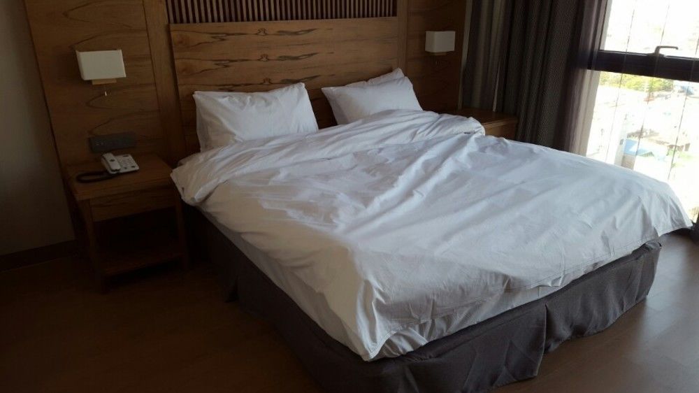 J Square Hotel And Wedding Jinju Extérieur photo