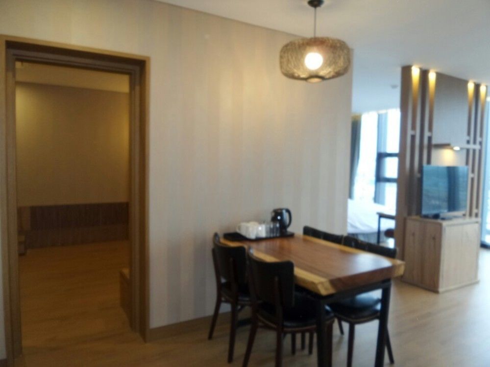 J Square Hotel And Wedding Jinju Extérieur photo