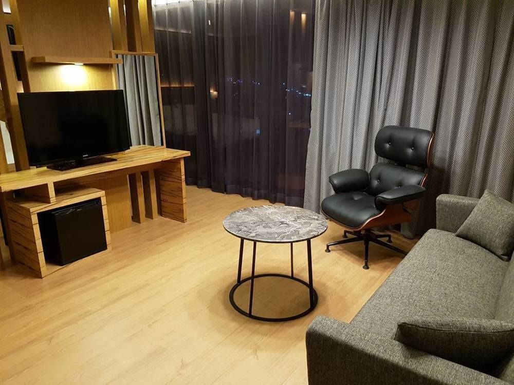 J Square Hotel And Wedding Jinju Extérieur photo