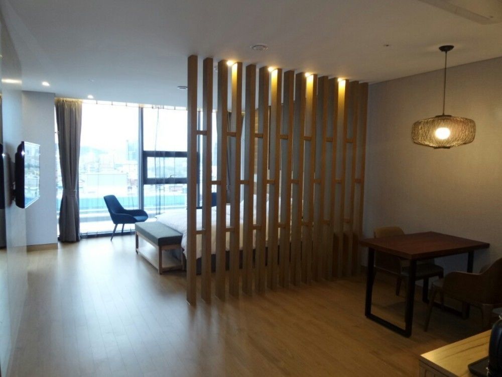 J Square Hotel And Wedding Jinju Extérieur photo