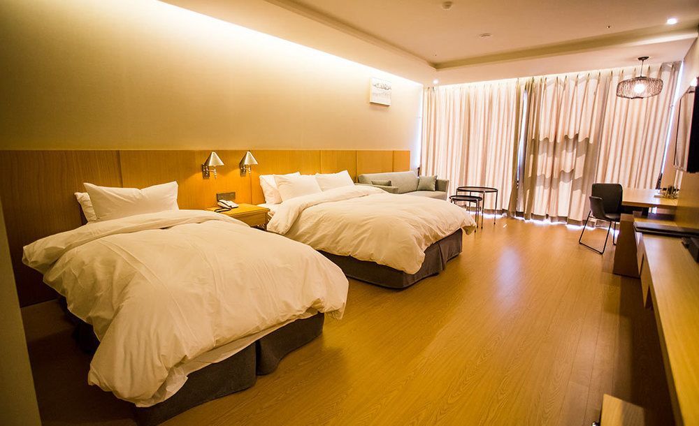J Square Hotel And Wedding Jinju Extérieur photo