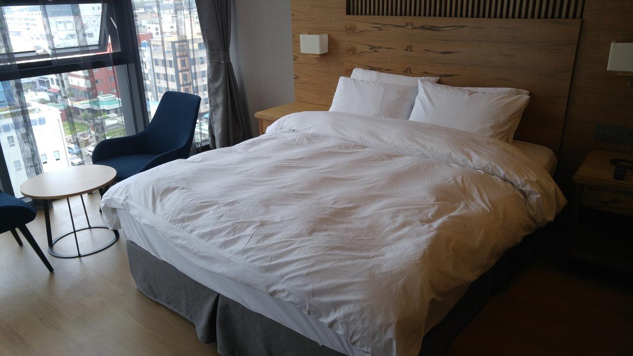 J Square Hotel And Wedding Jinju Extérieur photo