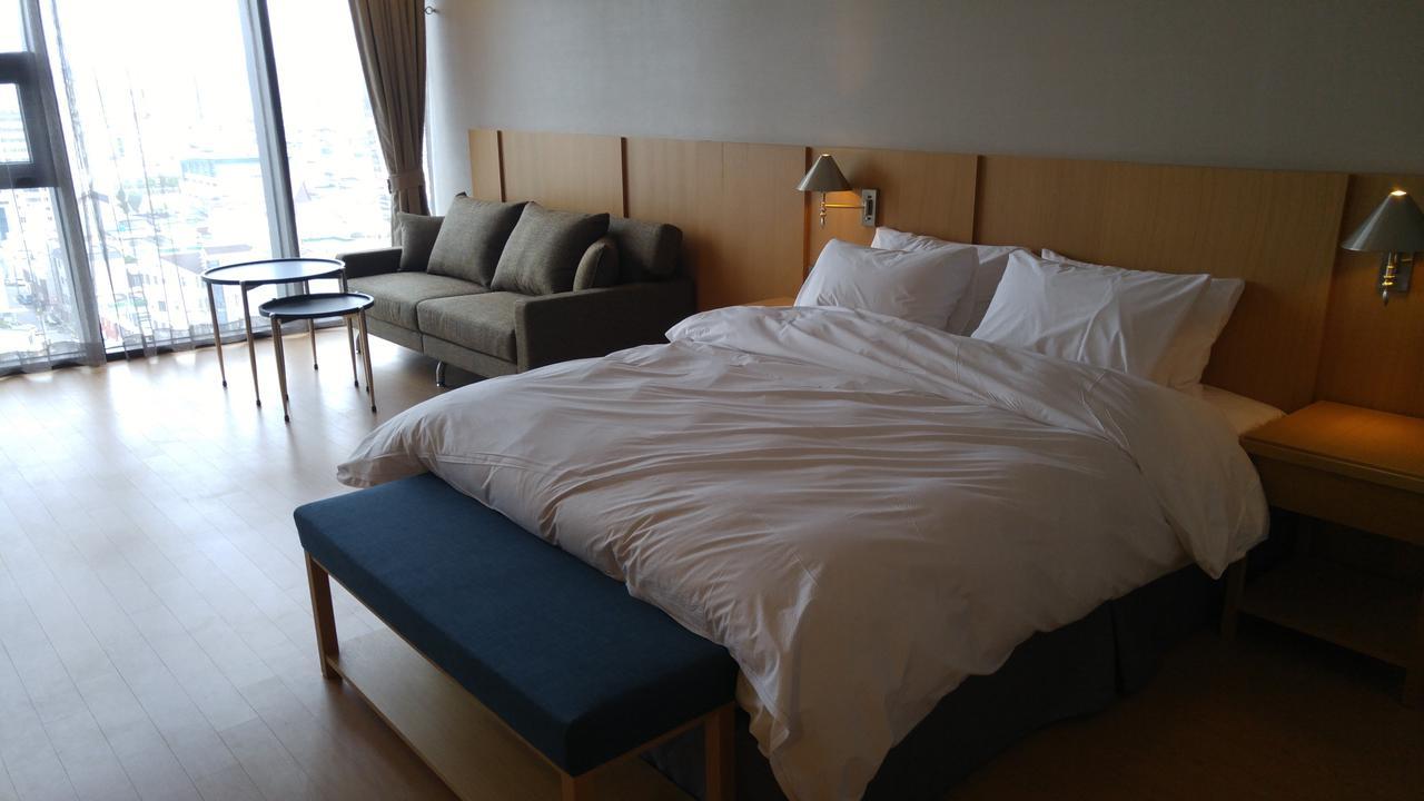 J Square Hotel And Wedding Jinju Extérieur photo