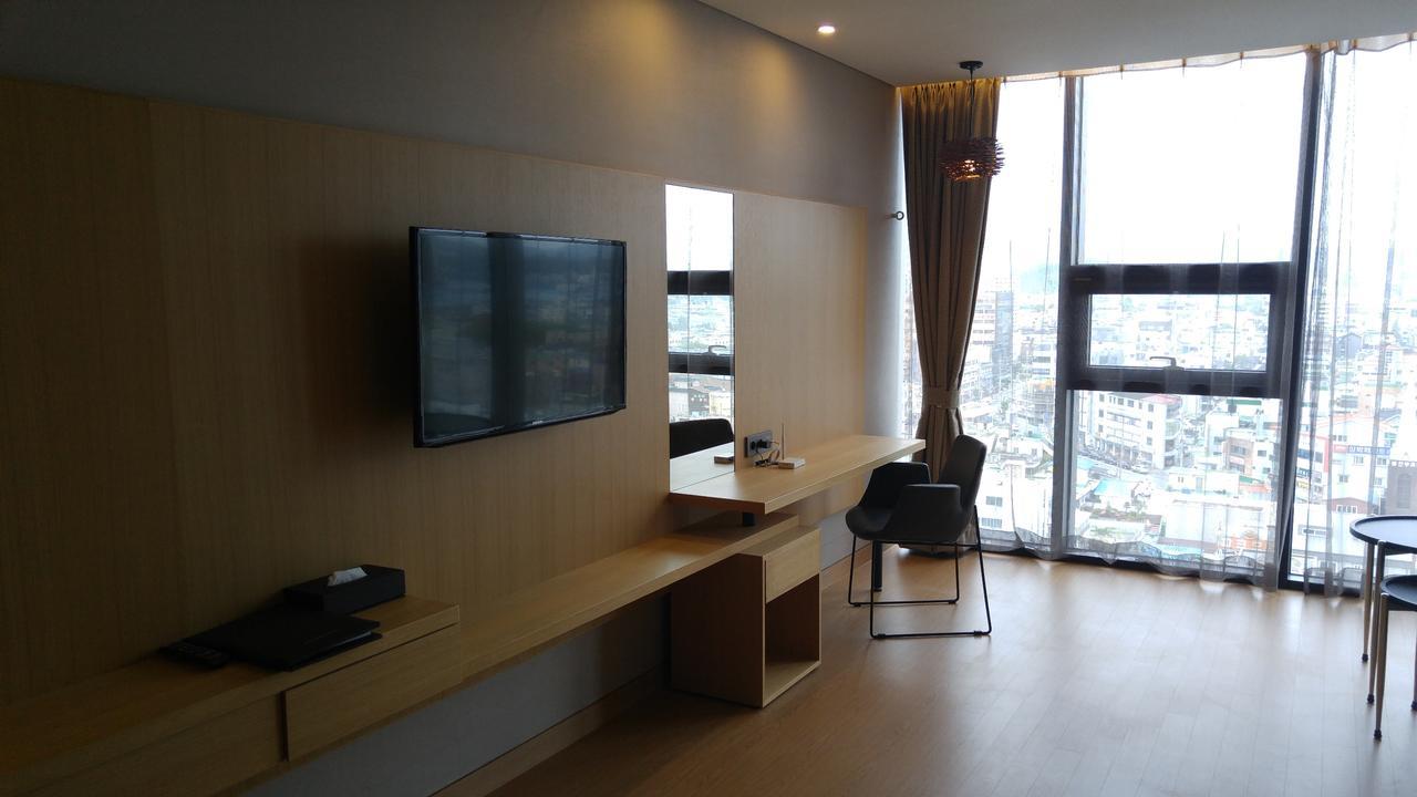 J Square Hotel And Wedding Jinju Extérieur photo