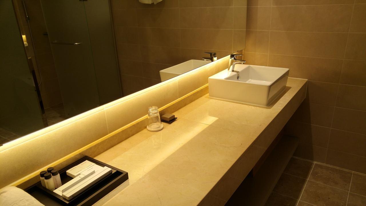 J Square Hotel And Wedding Jinju Extérieur photo