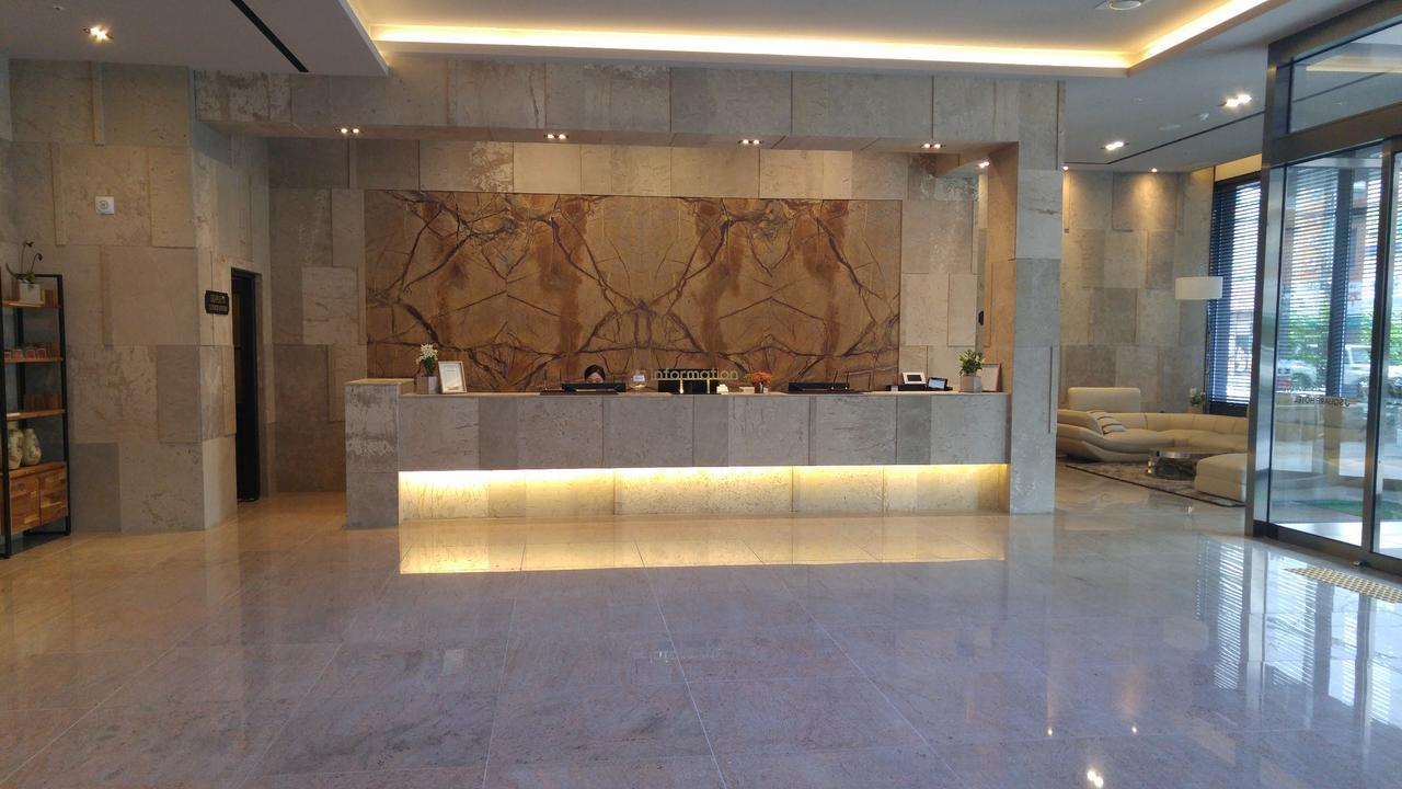 J Square Hotel And Wedding Jinju Extérieur photo