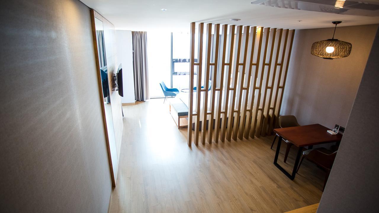 J Square Hotel And Wedding Jinju Extérieur photo