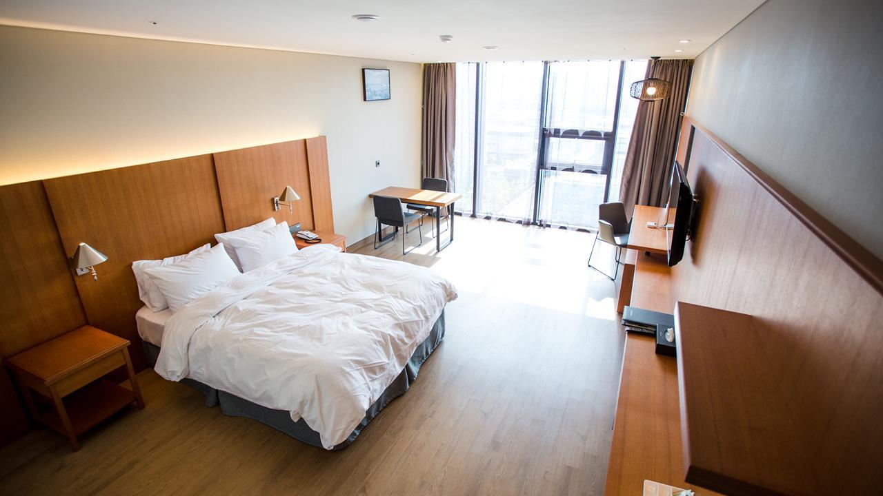 J Square Hotel And Wedding Jinju Extérieur photo