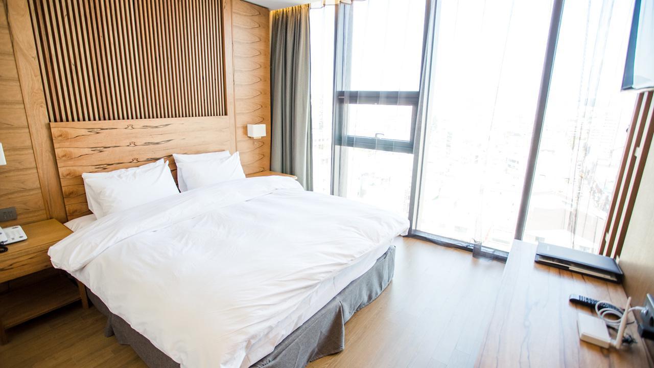 J Square Hotel And Wedding Jinju Extérieur photo