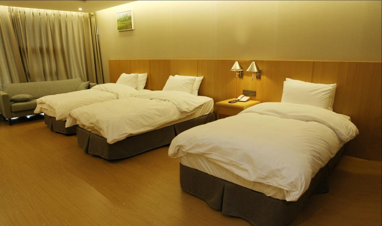 J Square Hotel And Wedding Jinju Extérieur photo