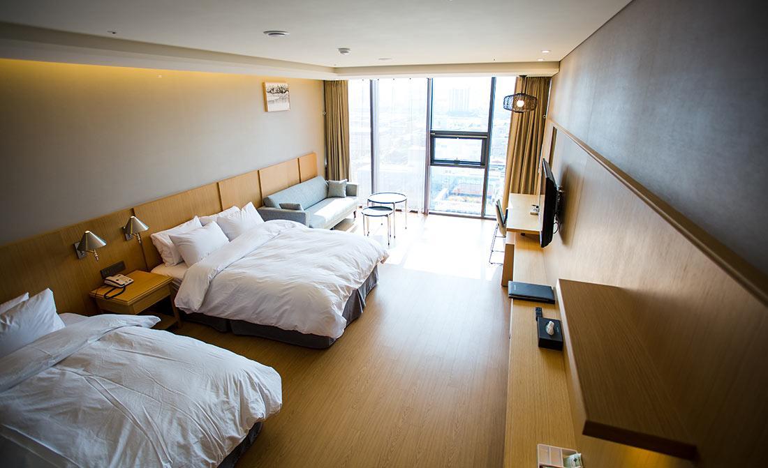 J Square Hotel And Wedding Jinju Extérieur photo