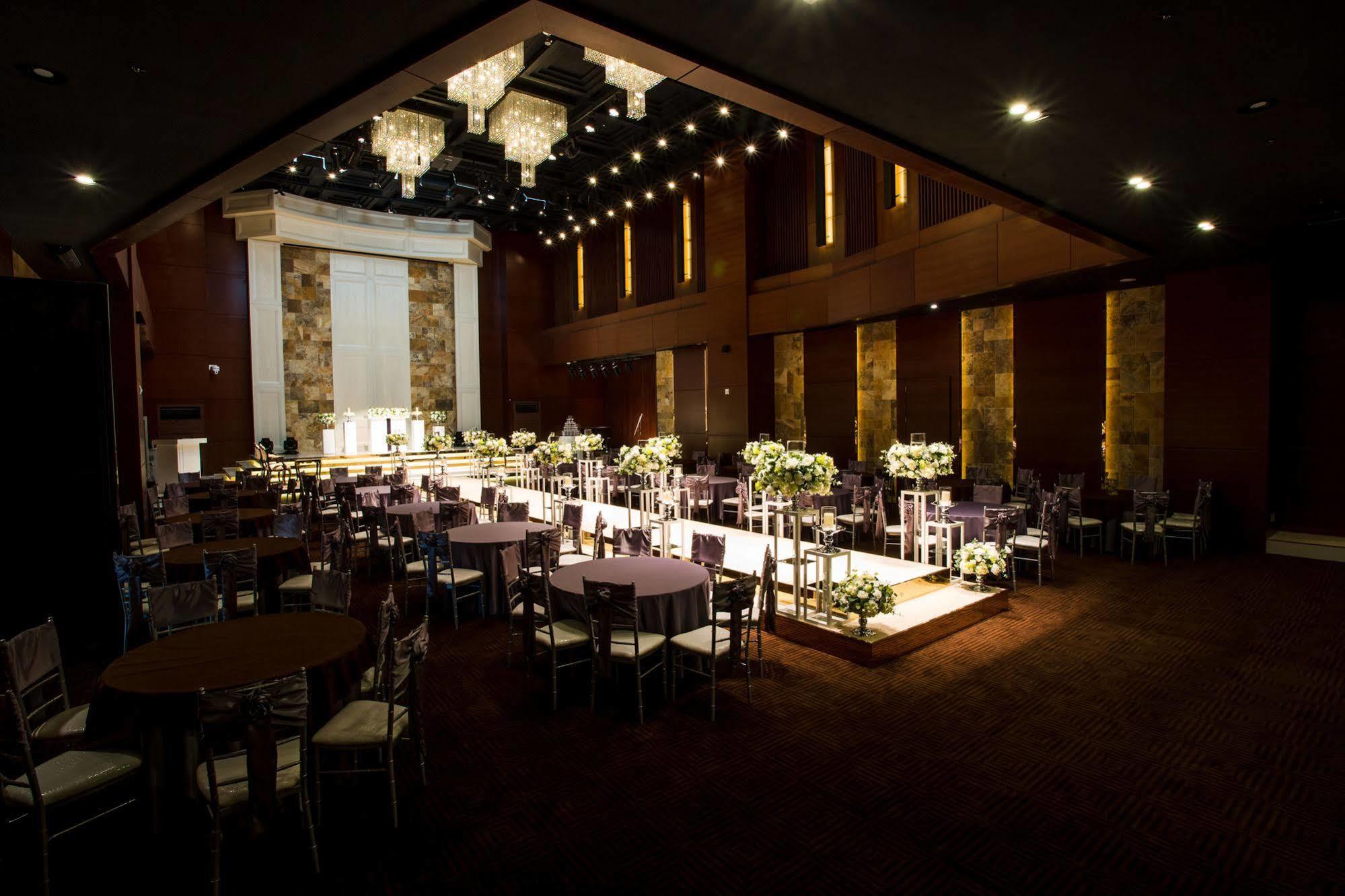 J Square Hotel And Wedding Jinju Extérieur photo